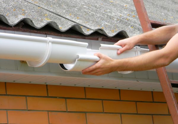 Gutter Hanging in Brunswick